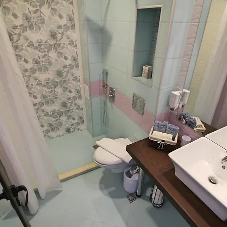 Ice Jewel Chalet: Ski-ready Retreat Near Gondola