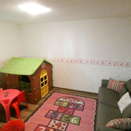 Ice Jewel Chalet: Ski-ready Retreat Near Gondola Chalet Bansko